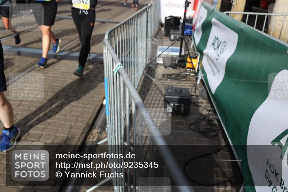 05.10.2025 - 20. swb-Marathon Bremen Yannick Fuchs http://msf.ph/oto/9235345 05.10.2025 11:04:44 Ziel 8111, 9394, 9610, 9750, 9915, 10278, 10485, 10531, 10532, 10674, 10869, 10956, 11196, 11542, 11704 meine-sportfotos.de