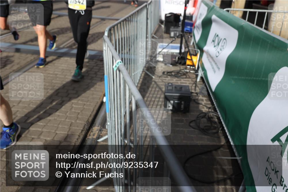 05.10.2025 - 20. swb-Marathon Bremen Yannick Fuchs http://msf.ph/oto/9235347 05.10.2025 11:04:44 Ziel 8111, 9394, 9610, 9750, 9915, 10278, 10485, 10531, 10532, 10674, 10869, 10956, 11196, 11542, 11704 meine-sportfotos.de