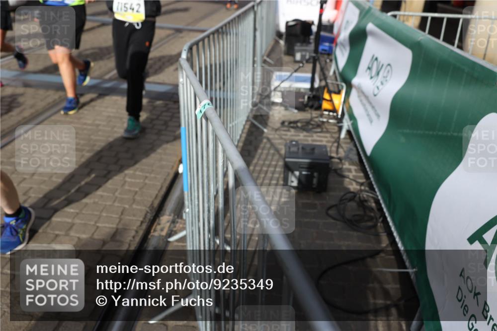 05.10.2025 - 20. swb-Marathon Bremen Yannick Fuchs http://msf.ph/oto/9235349 05.10.2025 11:04:45 Ziel 8111, 9394, 9610, 9623, 9750, 9771, 9915, 10278, 10485, 10531, 10532, 10674, 10869, 10956, 11196, 11542, 11704 meine-sportfotos.de