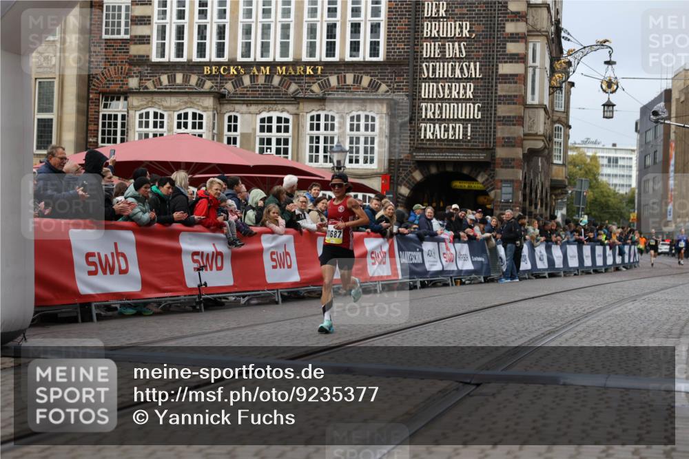 05.10.2025 - 20. swb-Marathon Bremen Yannick Fuchs http://msf.ph/oto/9235377 05.10.2025 10:36:35 Ziel 11013, 11185, 11687 meine-sportfotos.de