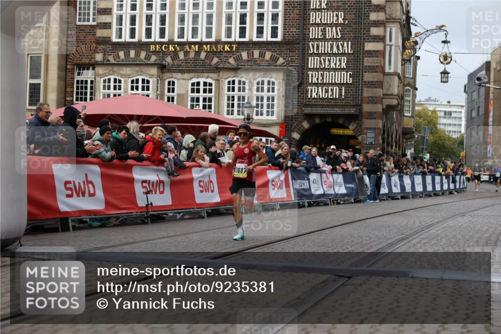 05.10.2025 - 20. swb-Marathon Bremen Yannick Fuchs http://msf.ph/oto/9235381 05.10.2025 10:36:35 Ziel 11013, 11185, 11687 meine-sportfotos.de
