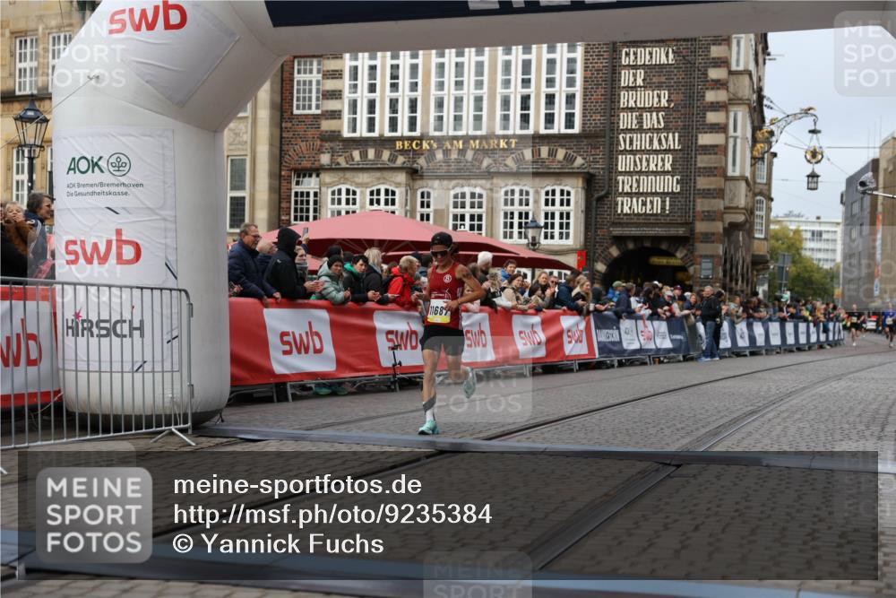 05.10.2025 - 20. swb-Marathon Bremen Yannick Fuchs http://msf.ph/oto/9235384 05.10.2025 10:36:36 Ziel 11185, 11687 meine-sportfotos.de