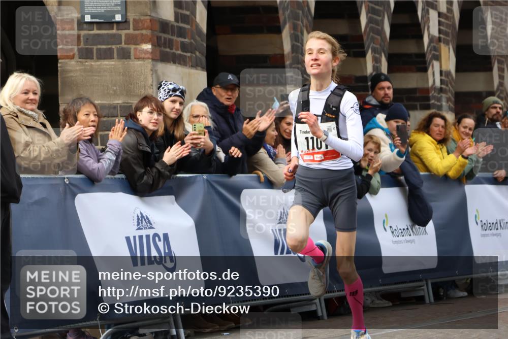 05.10.2025 - 20. swb-Marathon Bremen Strokosch-Dieckow http://msf.ph/oto/9235390 05.10.2025 12:37:32 Ziel 1101 meine-sportfotos.de