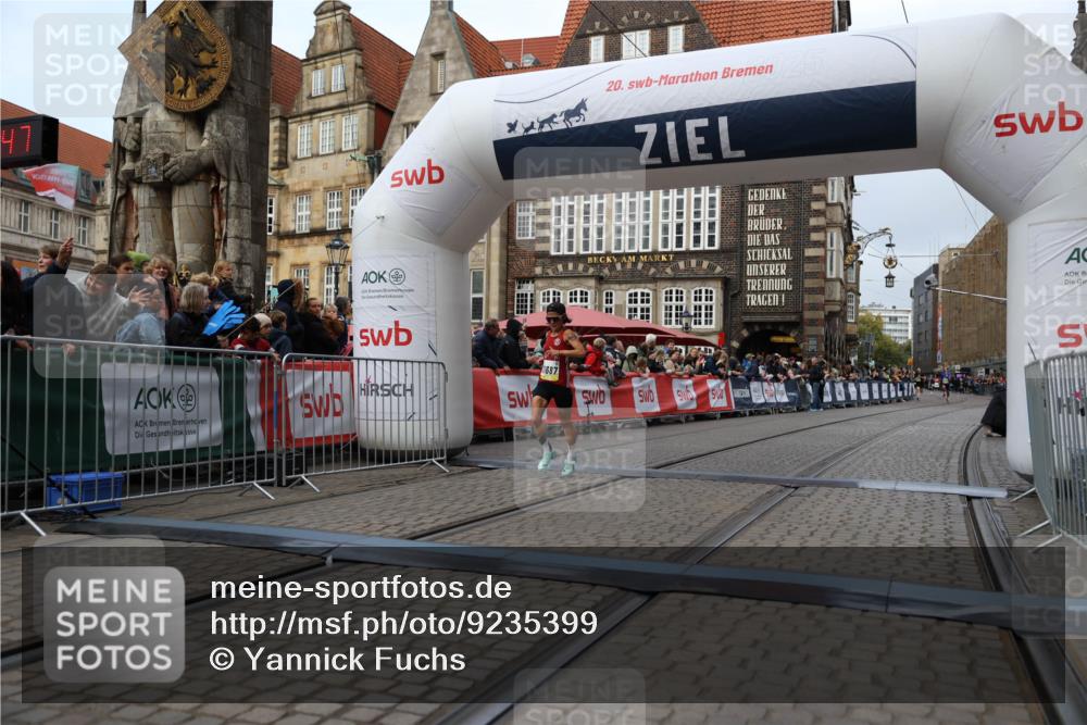 05.10.2025 - 20. swb-Marathon Bremen Yannick Fuchs http://msf.ph/oto/9235399 05.10.2025 10:36:36 Ziel 11185, 11687 meine-sportfotos.de