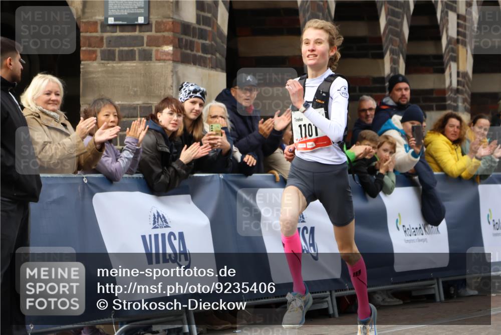 05.10.2025 - 20. swb-Marathon Bremen Strokosch-Dieckow http://msf.ph/oto/9235406 05.10.2025 12:37:32 Ziel 1101 meine-sportfotos.de
