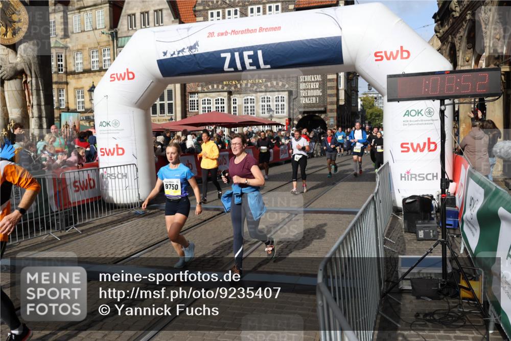 05.10.2025 - 20. swb-Marathon Bremen Yannick Fuchs http://msf.ph/oto/9235407 05.10.2025 11:04:48 Ziel 9532, 9623, 9750, 9765, 9771, 9915, 10422, 10451, 10485, 10532, 10674, 10869, 11196, 11427, 11542, 11546 meine-sportfotos.de