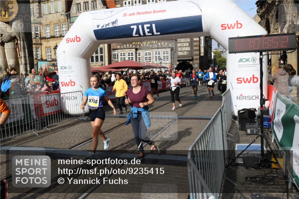 05.10.2025 - 20. swb-Marathon Bremen Yannick Fuchs http://msf.ph/oto/9235415 05.10.2025 11:04:48 Ziel 9532, 9623, 9750, 9765, 9771, 9915, 10422, 10451, 10485, 10532, 10674, 10869, 11196, 11427, 11542, 11546 meine-sportfotos.de