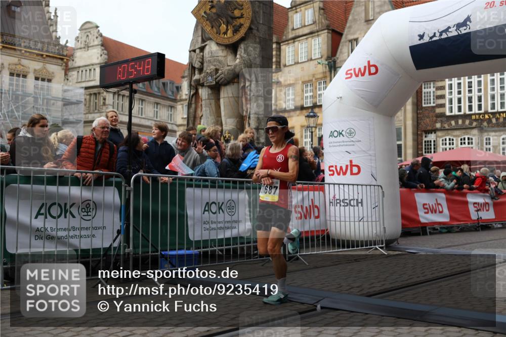 05.10.2025 - 20. swb-Marathon Bremen Yannick Fuchs http://msf.ph/oto/9235419 05.10.2025 10:36:37 Ziel 11185, 11687 meine-sportfotos.de