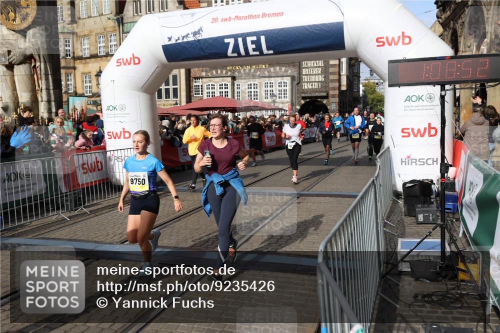 05.10.2025 - 20. swb-Marathon Bremen Yannick Fuchs http://msf.ph/oto/9235426 05.10.2025 11:04:48 Ziel 9532, 9623, 9750, 9765, 9771, 9915, 10422, 10451, 10485, 10532, 10674, 10869, 11196, 11427, 11542, 11546 meine-sportfotos.de