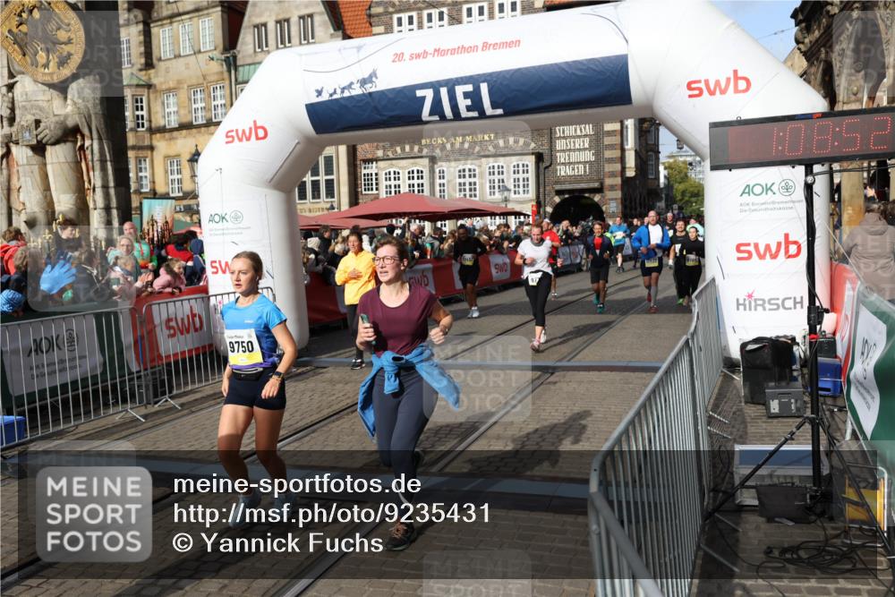 05.10.2025 - 20. swb-Marathon Bremen Yannick Fuchs http://msf.ph/oto/9235431 05.10.2025 11:04:48 Ziel 9532, 9623, 9750, 9765, 9771, 9915, 10422, 10451, 10485, 10532, 10674, 10869, 11196, 11427, 11542, 11546 meine-sportfotos.de