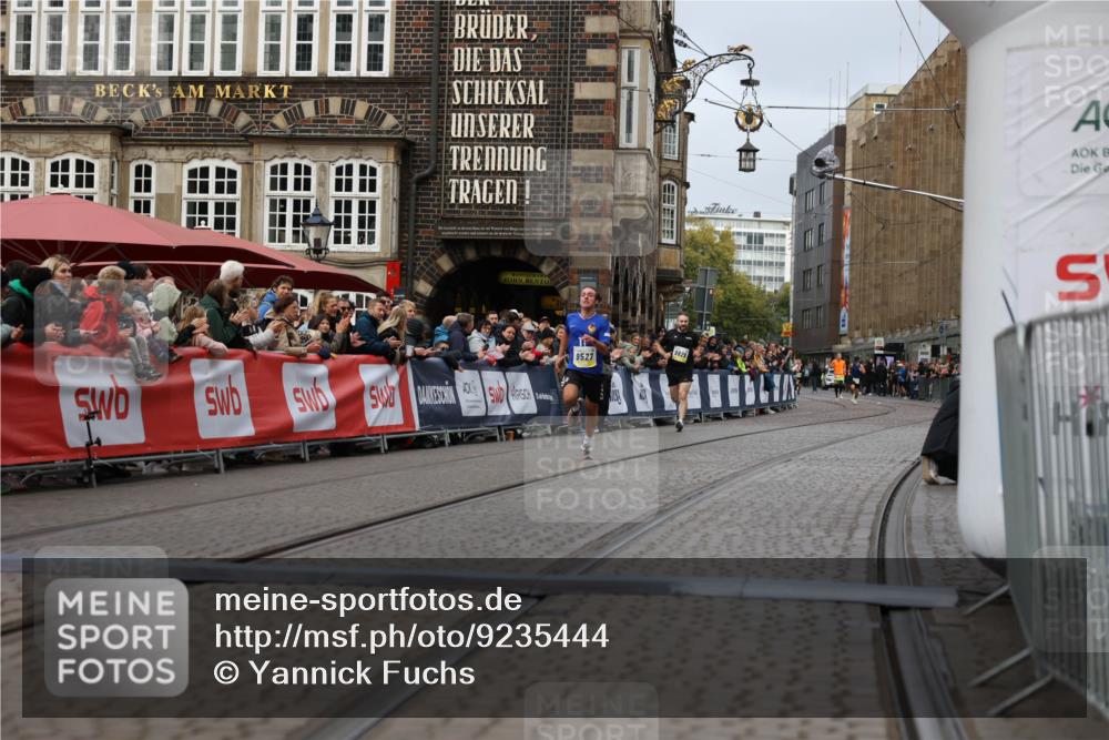 05.10.2025 - 20. swb-Marathon Bremen Yannick Fuchs http://msf.ph/oto/9235444 05.10.2025 10:36:40 Ziel 9527, 11687 meine-sportfotos.de