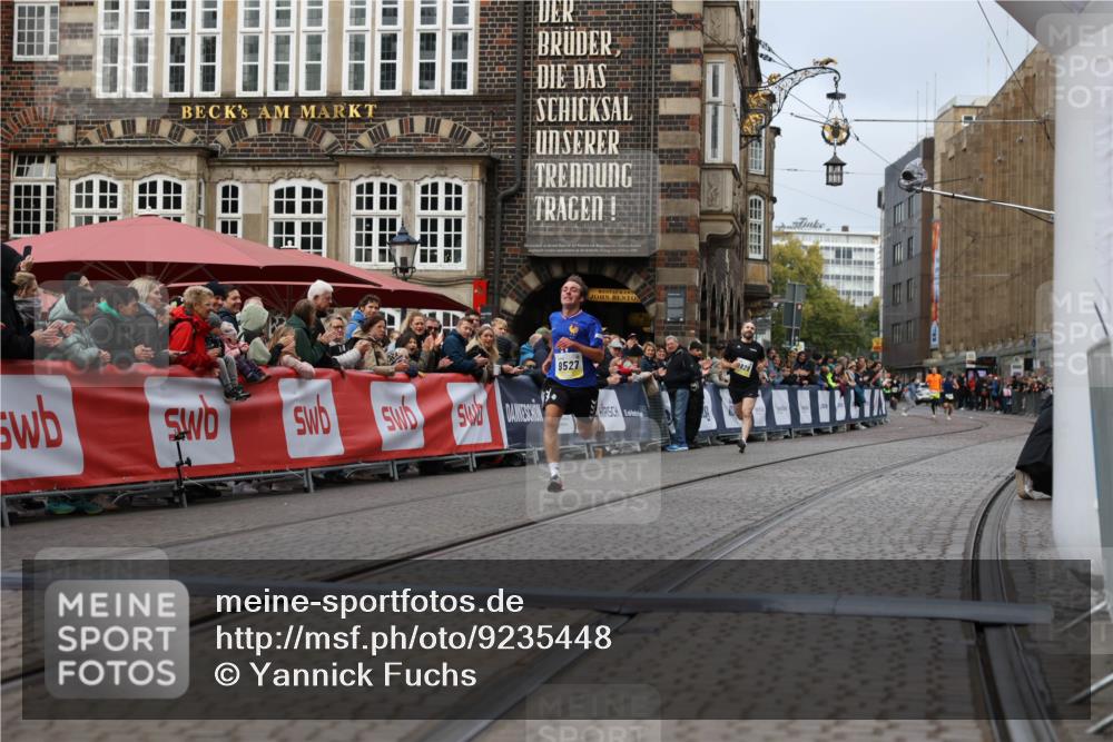 05.10.2025 - 20. swb-Marathon Bremen Yannick Fuchs http://msf.ph/oto/9235448 05.10.2025 10:36:41 Ziel 9527, 11687 meine-sportfotos.de