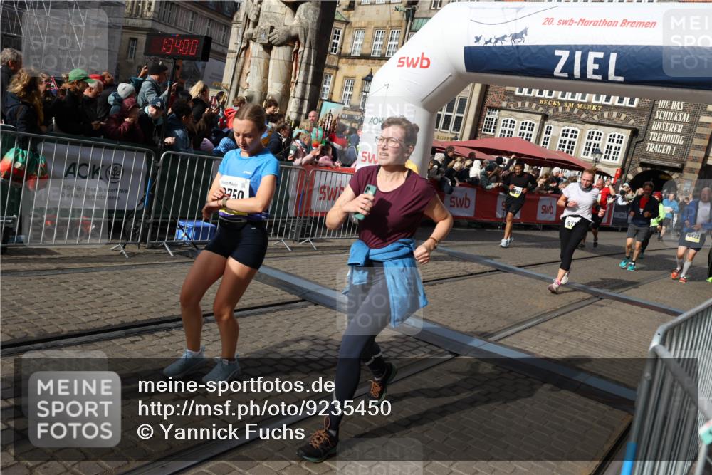05.10.2025 - 20. swb-Marathon Bremen Yannick Fuchs http://msf.ph/oto/9235450 05.10.2025 11:04:49 Ziel 9532, 9623, 9750, 9765, 9771, 9812, 9915, 10422, 10451, 10485, 10532, 10674, 10869, 11196, 11427, 11542, 11546 meine-sportfotos.de