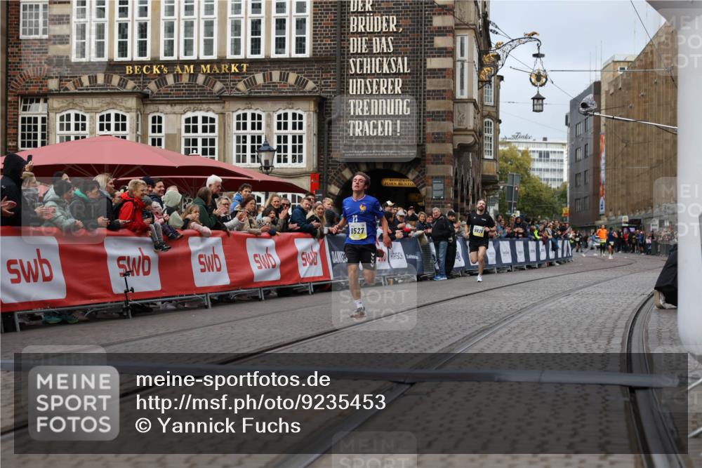 05.10.2025 - 20. swb-Marathon Bremen Yannick Fuchs http://msf.ph/oto/9235453 05.10.2025 10:36:41 Ziel 9527, 11687 meine-sportfotos.de