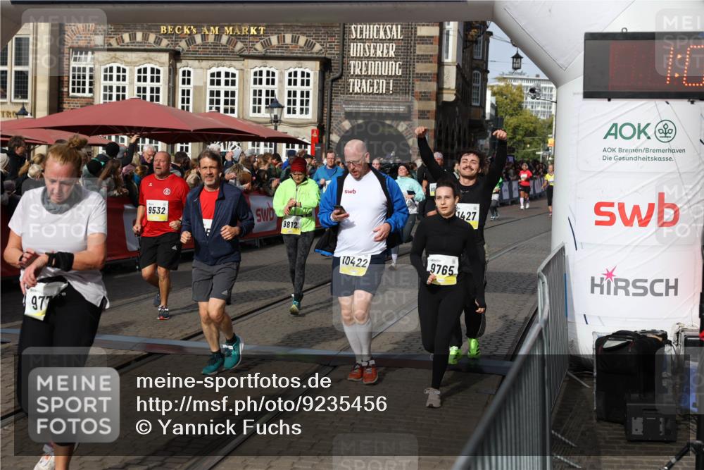 05.10.2025 - 20. swb-Marathon Bremen Yannick Fuchs http://msf.ph/oto/9235456 05.10.2025 11:04:51 Ziel 9532, 9623, 9750, 9765, 9771, 9812, 9915, 10422, 10451, 10485, 10532, 10557, 10964, 11035, 11427, 11546, 11615 meine-sportfotos.de