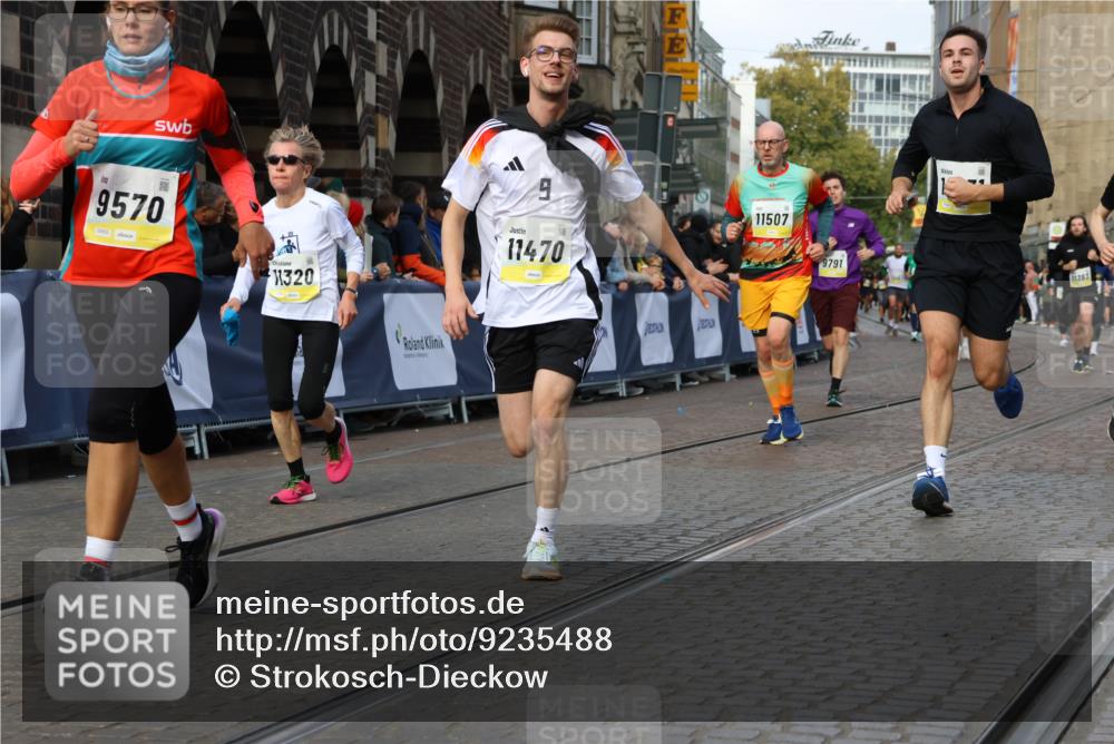 05.10.2025 - 20. swb-Marathon Bremen Strokosch-Dieckow http://msf.ph/oto/9235488 05.10.2025 10:54:58 Ziel 9427, 9475, 9570, 9791, 10014, 10231, 11320, 11363, 11470, 11507, 11523 meine-sportfotos.de