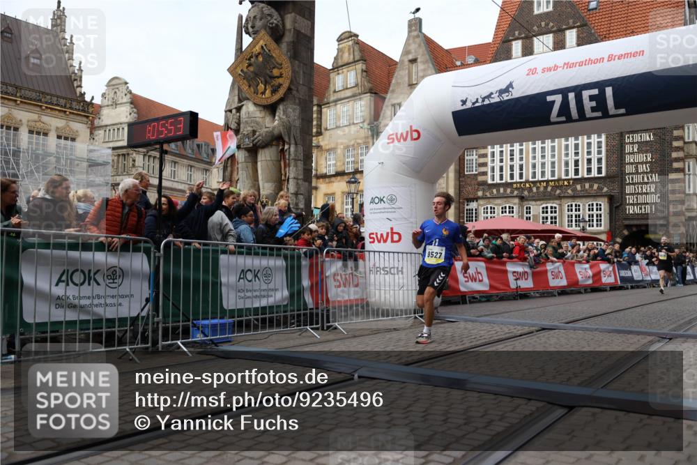 05.10.2025 - 20. swb-Marathon Bremen Yannick Fuchs http://msf.ph/oto/9235496 05.10.2025 10:36:43 Ziel 9527, 9829, 11687 meine-sportfotos.de