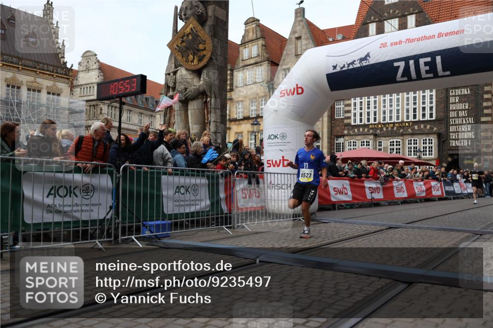 05.10.2025 - 20. swb-Marathon Bremen Yannick Fuchs http://msf.ph/oto/9235497 05.10.2025 10:36:43 Ziel 9527, 9829, 11687 meine-sportfotos.de