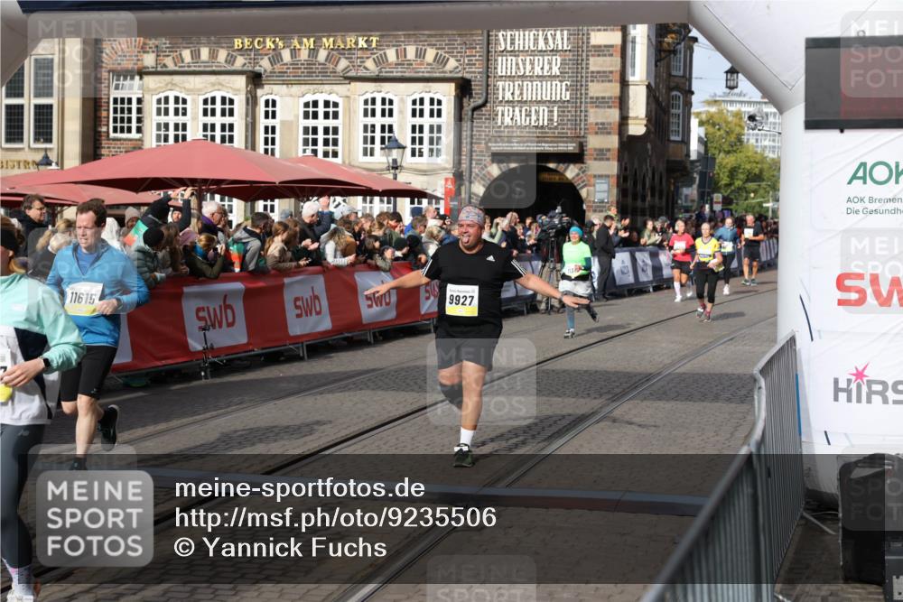 05.10.2025 - 20. swb-Marathon Bremen Yannick Fuchs http://msf.ph/oto/9235506 05.10.2025 11:04:54 Ziel 9532, 9623, 9765, 9771, 9812, 9927, 10422, 10451, 10557, 10964, 11035, 11427, 11546, 11615 meine-sportfotos.de