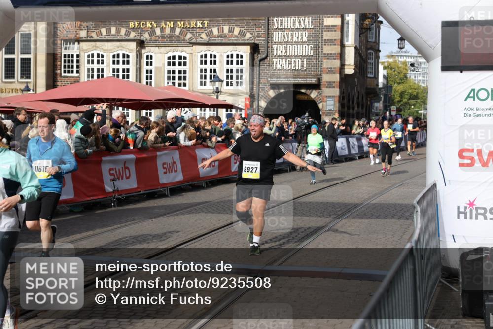 05.10.2025 - 20. swb-Marathon Bremen Yannick Fuchs http://msf.ph/oto/9235508 05.10.2025 11:04:55 Ziel 9532, 9623, 9765, 9771, 9812, 9927, 10422, 10451, 10557, 10964, 11035, 11427, 11546, 11615 meine-sportfotos.de