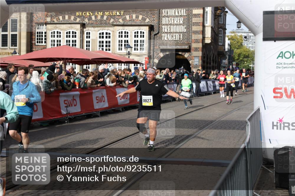 05.10.2025 - 20. swb-Marathon Bremen Yannick Fuchs http://msf.ph/oto/9235511 05.10.2025 11:04:55 Ziel 9532, 9623, 9765, 9771, 9812, 9927, 10422, 10451, 10557, 10964, 11035, 11427, 11546, 11615 meine-sportfotos.de