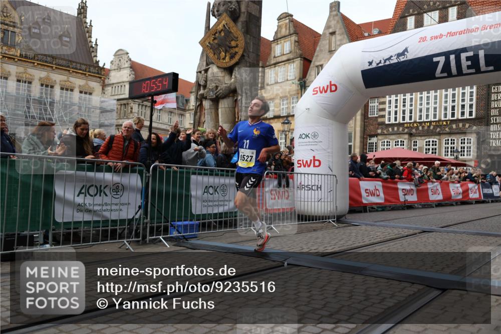 05.10.2025 - 20. swb-Marathon Bremen Yannick Fuchs http://msf.ph/oto/9235516 05.10.2025 10:36:43 Ziel 9527, 9829, 11687 meine-sportfotos.de