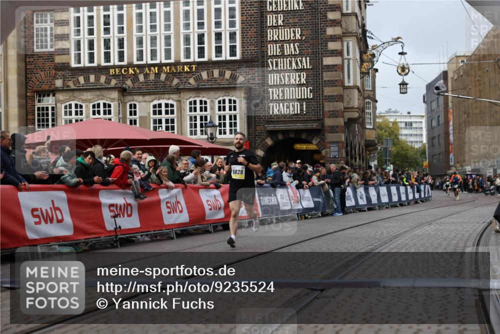 05.10.2025 - 20. swb-Marathon Bremen Yannick Fuchs http://msf.ph/oto/9235524 05.10.2025 10:36:44 Ziel 9527, 9829 meine-sportfotos.de