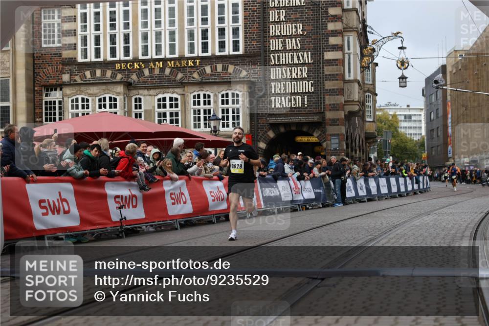 05.10.2025 - 20. swb-Marathon Bremen Yannick Fuchs http://msf.ph/oto/9235529 05.10.2025 10:36:44 Ziel 9527, 9829 meine-sportfotos.de