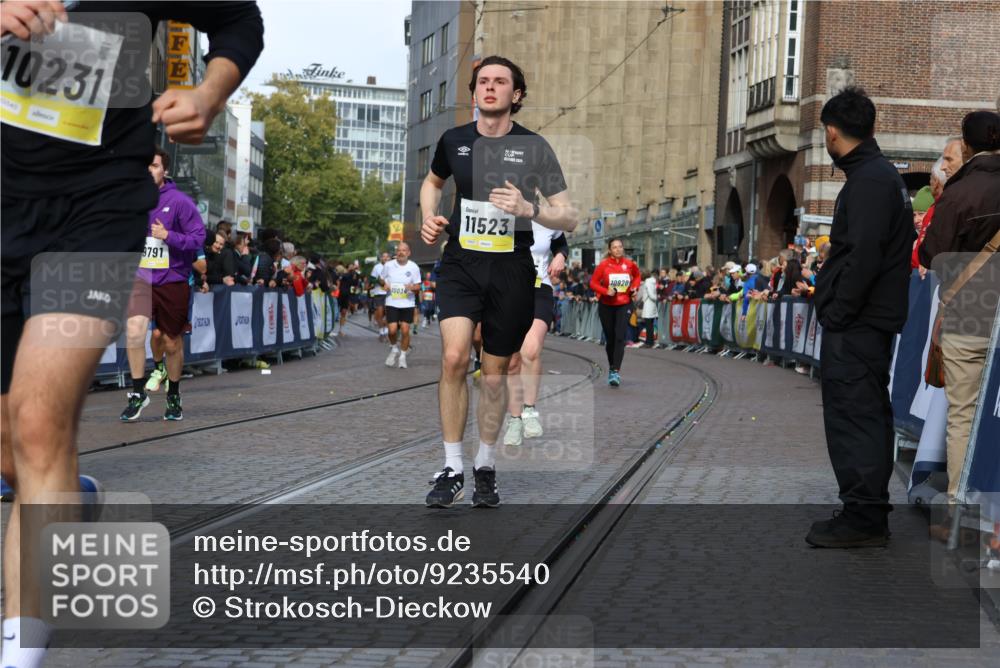 05.10.2025 - 20. swb-Marathon Bremen Strokosch-Dieckow http://msf.ph/oto/9235540 05.10.2025 10:55:00 Ziel 9427, 9475, 9570, 9791, 10014, 10180, 10231, 10307, 10920, 11320, 11363, 11470, 11507, 11523 meine-sportfotos.de
