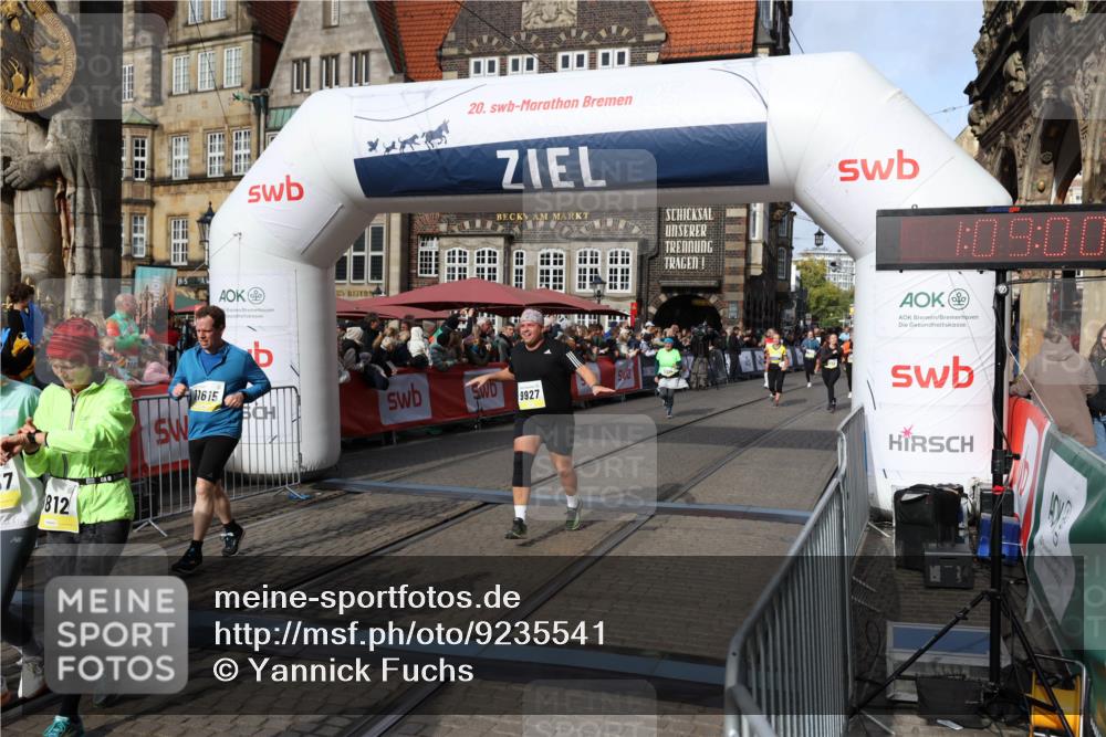 05.10.2025 - 20. swb-Marathon Bremen Yannick Fuchs http://msf.ph/oto/9235541 05.10.2025 11:04:56 Ziel 9532, 9765, 9812, 9866, 9927, 10422, 10451, 10557, 10964, 11035, 11315, 11427, 11546, 11615 meine-sportfotos.de