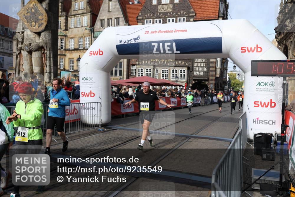 05.10.2025 - 20. swb-Marathon Bremen Yannick Fuchs http://msf.ph/oto/9235549 05.10.2025 11:04:56 Ziel 9532, 9765, 9812, 9866, 9927, 10422, 10451, 10557, 10964, 11035, 11315, 11427, 11546, 11615 meine-sportfotos.de