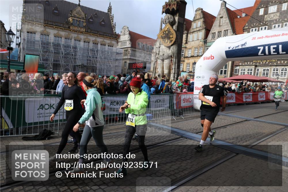 05.10.2025 - 20. swb-Marathon Bremen Yannick Fuchs http://msf.ph/oto/9235571 05.10.2025 11:04:57 Ziel 9532, 9765, 9812, 9866, 9927, 10422, 10451, 10557, 10891, 10964, 11035, 11315, 11427, 11546, 11615, 11636 meine-sportfotos.de