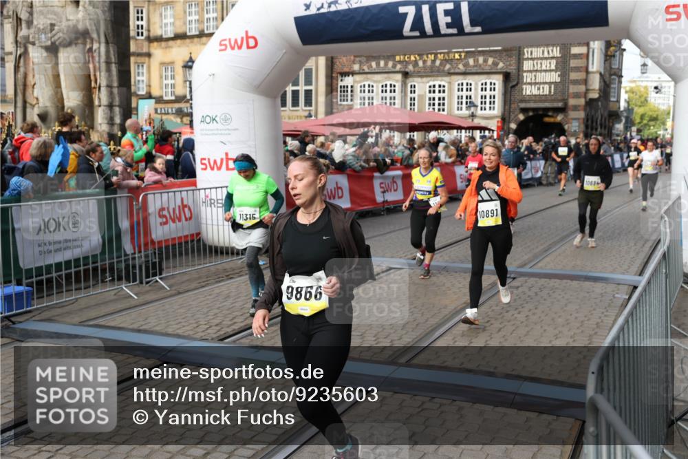 05.10.2025 - 20. swb-Marathon Bremen Yannick Fuchs http://msf.ph/oto/9235603 05.10.2025 11:05:01 Ziel 9530, 9813, 9866, 9927, 10684, 10771, 10891, 11315, 11372, 11559, 11615, 11636 meine-sportfotos.de