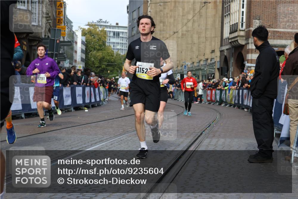 05.10.2025 - 20. swb-Marathon Bremen Strokosch-Dieckow http://msf.ph/oto/9235604 05.10.2025 10:55:00 Ziel 9427, 9475, 9570, 9791, 10014, 10180, 10231, 10307, 10920, 11320, 11363, 11470, 11507, 11523 meine-sportfotos.de
