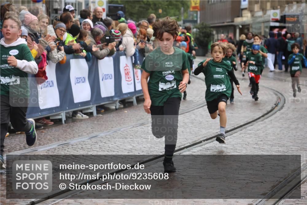 05.10.2025 - 20. swb-Marathon Bremen Strokosch-Dieckow http://msf.ph/oto/9235608 05.10.2025 15:19:59 Ziel  meine-sportfotos.de