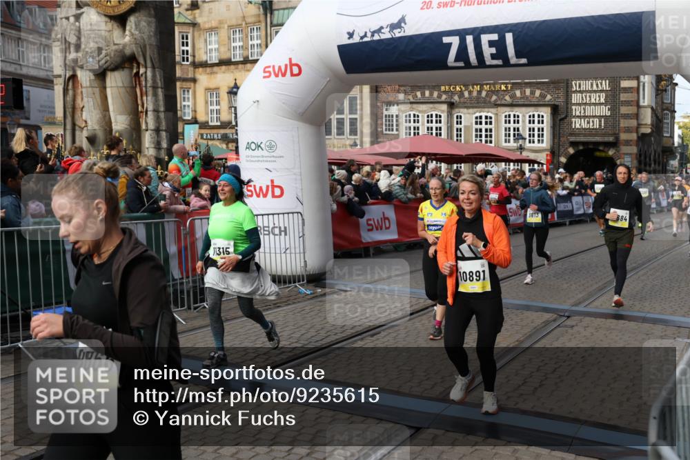 05.10.2025 - 20. swb-Marathon Bremen Yannick Fuchs http://msf.ph/oto/9235615 05.10.2025 11:05:01 Ziel 9530, 9813, 9866, 9927, 10684, 10771, 10891, 11315, 11372, 11559, 11615, 11636 meine-sportfotos.de