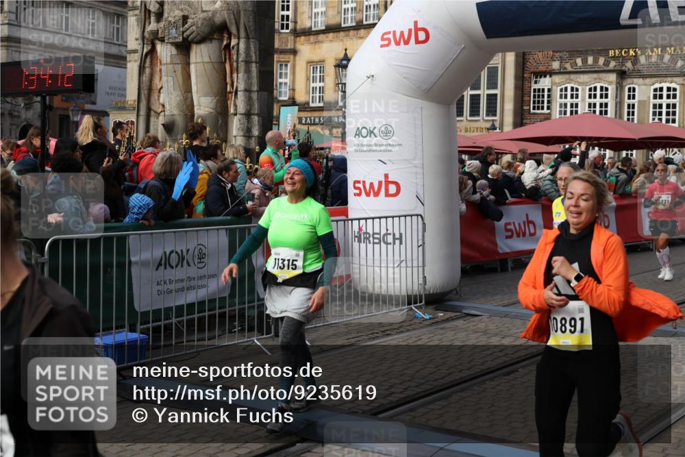 05.10.2025 - 20. swb-Marathon Bremen Yannick Fuchs http://msf.ph/oto/9235619 05.10.2025 11:05:02 Ziel 9220, 9530, 9813, 9866, 9927, 10684, 10771, 10891, 11180, 11315, 11372, 11559, 11636 meine-sportfotos.de