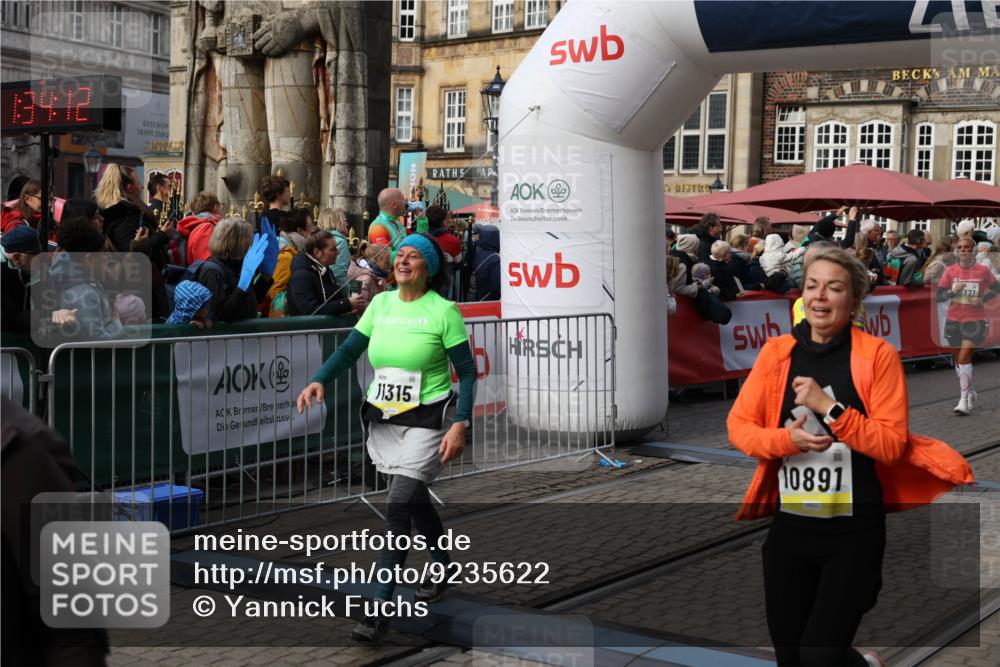 05.10.2025 - 20. swb-Marathon Bremen Yannick Fuchs http://msf.ph/oto/9235622 05.10.2025 11:05:02 Ziel 9220, 9530, 9813, 9866, 9927, 10684, 10771, 10891, 11180, 11315, 11372, 11559, 11636 meine-sportfotos.de