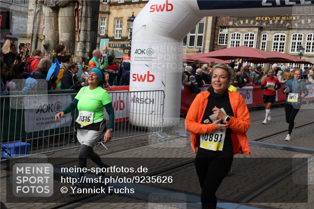 05.10.2025 - 20. swb-Marathon Bremen Yannick Fuchs http://msf.ph/oto/9235626 05.10.2025 11:05:02 Ziel 9220, 9530, 9813, 9866, 9927, 10684, 10771, 10891, 11180, 11315, 11372, 11559, 11636 meine-sportfotos.de