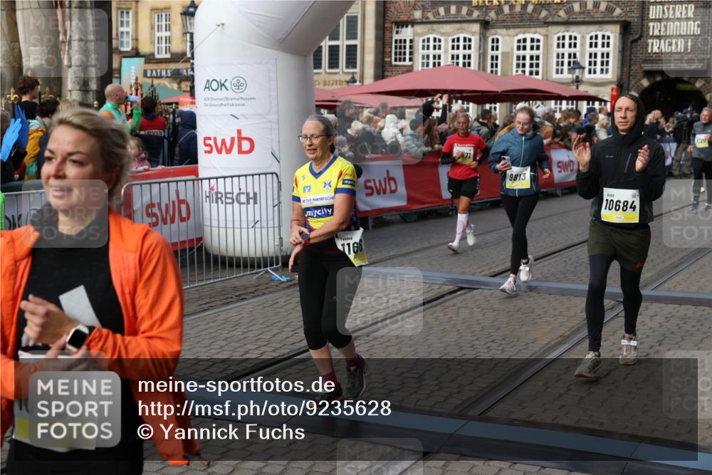05.10.2025 - 20. swb-Marathon Bremen Yannick Fuchs http://msf.ph/oto/9235628 05.10.2025 11:05:03 Ziel 9220, 9530, 9813, 9866, 10684, 10771, 10891, 11180, 11315, 11372, 11478, 11559, 11636 meine-sportfotos.de