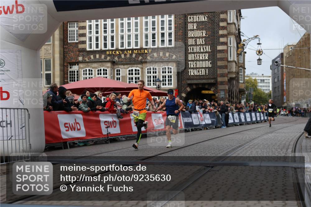 05.10.2025 - 20. swb-Marathon Bremen Yannick Fuchs http://msf.ph/oto/9235630 05.10.2025 10:36:54 Ziel 9429, 9833, 10425 meine-sportfotos.de