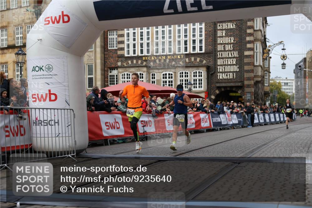 05.10.2025 - 20. swb-Marathon Bremen Yannick Fuchs http://msf.ph/oto/9235640 05.10.2025 10:36:54 Ziel 9429, 9833, 10425 meine-sportfotos.de