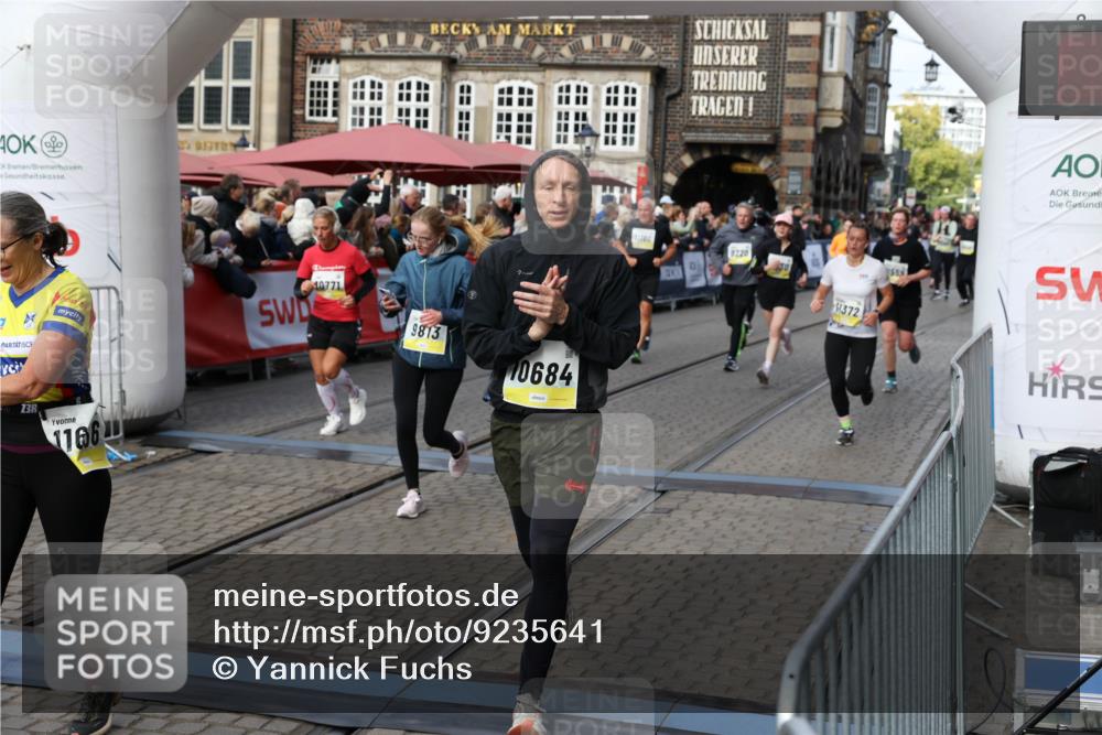 05.10.2025 - 20. swb-Marathon Bremen Yannick Fuchs http://msf.ph/oto/9235641 05.10.2025 11:05:03 Ziel 9220, 9530, 9813, 9866, 10684, 10771, 10891, 11180, 11315, 11372, 11478, 11559, 11636 meine-sportfotos.de