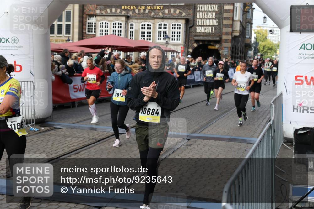 05.10.2025 - 20. swb-Marathon Bremen Yannick Fuchs http://msf.ph/oto/9235643 05.10.2025 11:05:03 Ziel 9220, 9530, 9813, 9866, 10684, 10771, 10891, 11180, 11315, 11372, 11478, 11559, 11636 meine-sportfotos.de