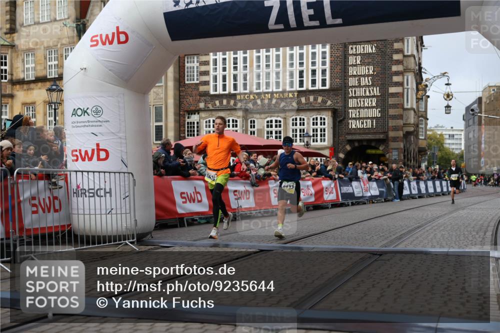 05.10.2025 - 20. swb-Marathon Bremen Yannick Fuchs http://msf.ph/oto/9235644 05.10.2025 10:36:54 Ziel 9429, 9833, 10425 meine-sportfotos.de