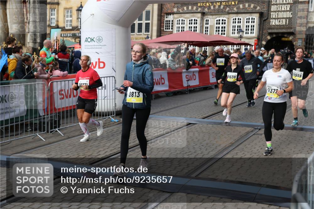 05.10.2025 - 20. swb-Marathon Bremen Yannick Fuchs http://msf.ph/oto/9235657 05.10.2025 11:05:05 Ziel 9220, 9409, 9530, 9660, 9813, 9866, 10684, 10771, 10891, 11090, 11180, 11315, 11372, 11478, 11559, 11636 meine-sportfotos.de