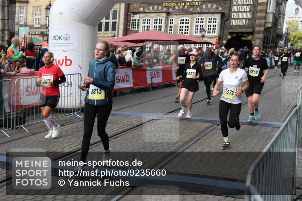 05.10.2025 - 20. swb-Marathon Bremen Yannick Fuchs http://msf.ph/oto/9235660 05.10.2025 11:05:05 Ziel 9220, 9409, 9530, 9660, 9813, 9866, 10684, 10771, 10891, 11090, 11180, 11315, 11372, 11478, 11559, 11636 meine-sportfotos.de