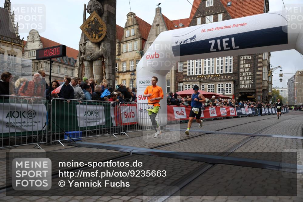 05.10.2025 - 20. swb-Marathon Bremen Yannick Fuchs http://msf.ph/oto/9235663 05.10.2025 10:36:55 Ziel 9429, 9833, 10425 meine-sportfotos.de