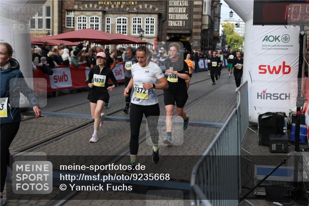 05.10.2025 - 20. swb-Marathon Bremen Yannick Fuchs http://msf.ph/oto/9235668 05.10.2025 11:05:05 Ziel 9220, 9409, 9530, 9660, 9813, 9866, 10684, 10771, 10891, 11090, 11180, 11315, 11372, 11478, 11559, 11636 meine-sportfotos.de