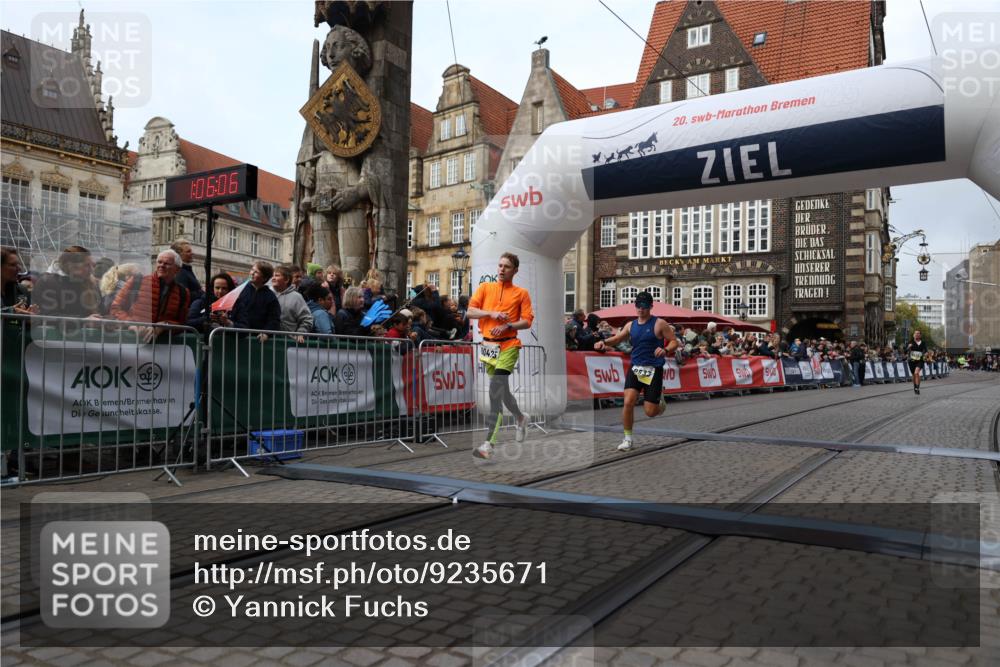 05.10.2025 - 20. swb-Marathon Bremen Yannick Fuchs http://msf.ph/oto/9235671 05.10.2025 10:36:55 Ziel 9429, 9833, 10425 meine-sportfotos.de